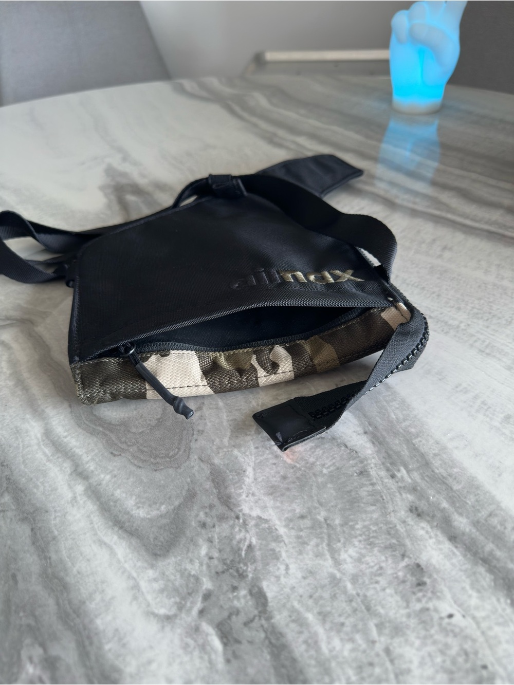 Nike Air Max Smit Camo Clash Crossbody Bag Black Green Camo - Picture 9 of 9
